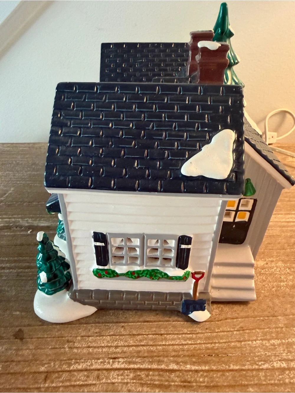 DEPART 56 Snow Village Grandmas Cottage #5420-8